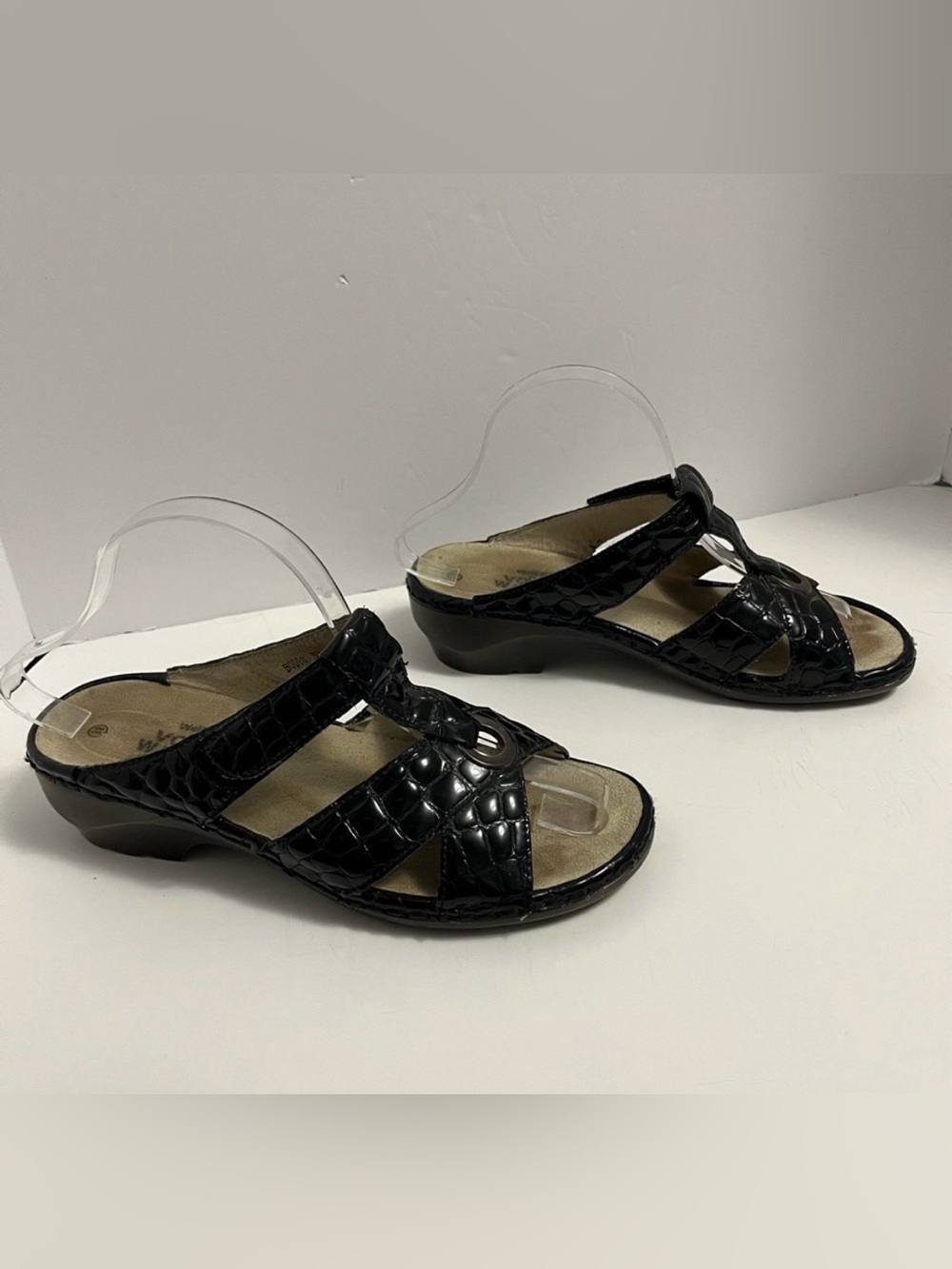 VOLKS Walkers black sandals women’s EU size 39 or US size 8.5 shoes